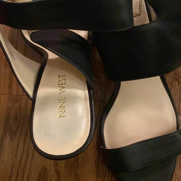 Nine West Like New Chunky Heels, Size 8M, Leather Uppers, ankle straps - Picture 2 of 5